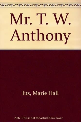 Mr. T.W. Anthony Woo: The Story of a Cat and a Dog and a Mouse