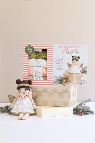 L'ange de Noël d'AnnaB au crochet Coffret avec 1 livret, 4 pelotes, 1 crochet, de la ouate, du fil noir à broder, 1 aiguille, 1 bouton en bois