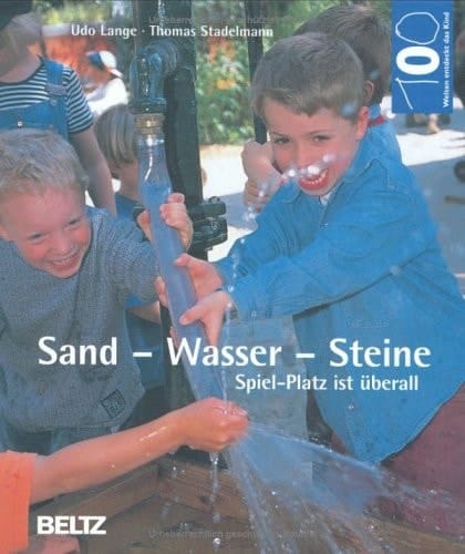 Sand - Wasser - Steine Spiel-Platz ist überall