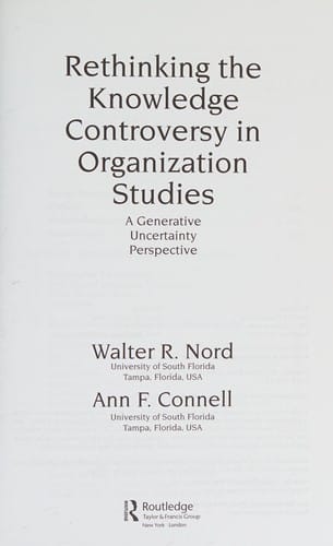 Rethinking the knowledge controversy in organization studies