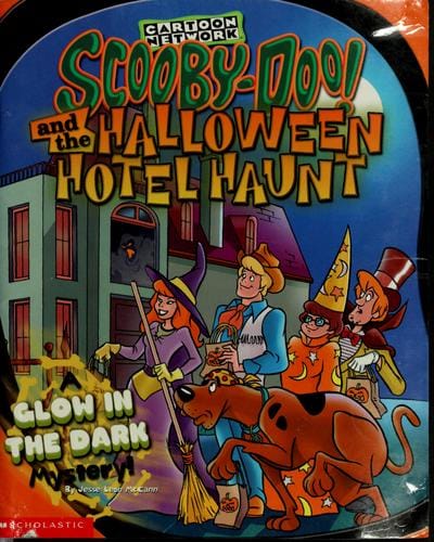 Scooby-Doo! and the Halloween hotel haunt : a glow in the dark mystery!