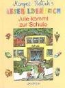 Jule kommt zur Schule.