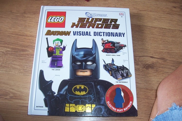dc universe super heroes : batman visual dictionary