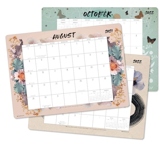 PAPAYA 2021 - 2022 Desk Pad Calendar (17-Month Aug 2021 - Dec 2022, 18.75" x 13.5")