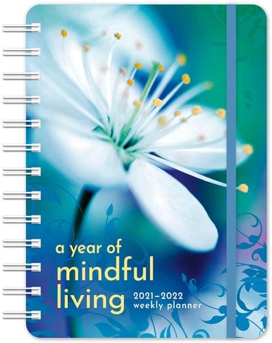 A Year of Mindful Living 2022 Weekly Planner: On-the-Go 17-Month Calendar with Pocket (Aug 2021 - Dec 2022, 5" x 7" closed)