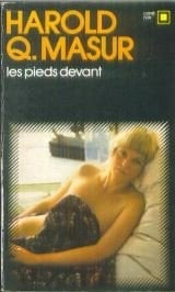 LES PIEDS DEVANT (CARRE NOIR)