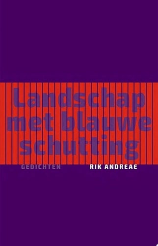 Landschap met blauwe schutting