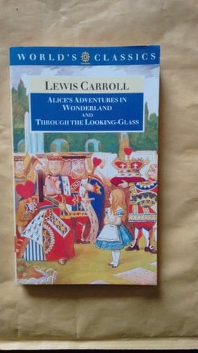 Alice's Adventures in Wonderland and Through the Looking-Glass and What Alice Found There (The World's Classics)