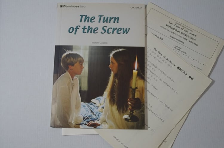 Dominoes: Level 2: 700 Headwords The Turn of the Screw