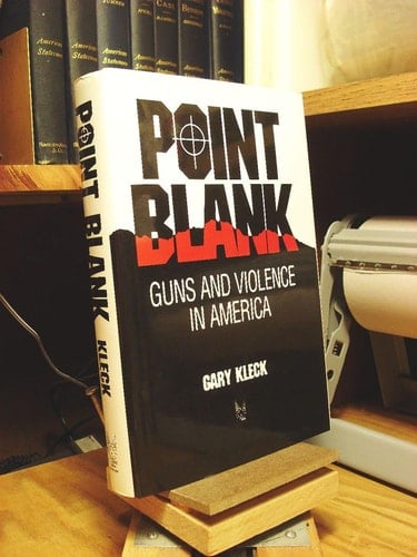 Point Blank: Guns and Violence in America (Social Institutions and Social Change)