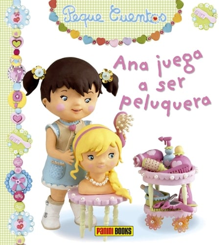 Ana juega a ser peluquera