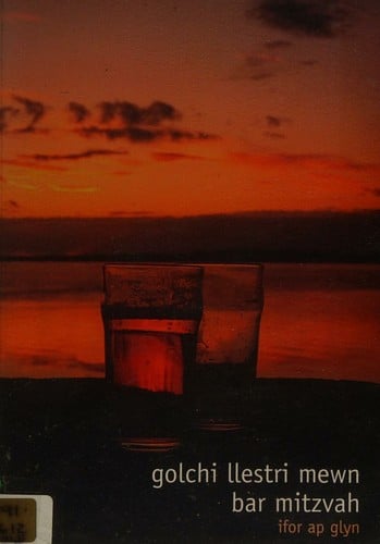 Golchi llestri mewn bar mitzvah